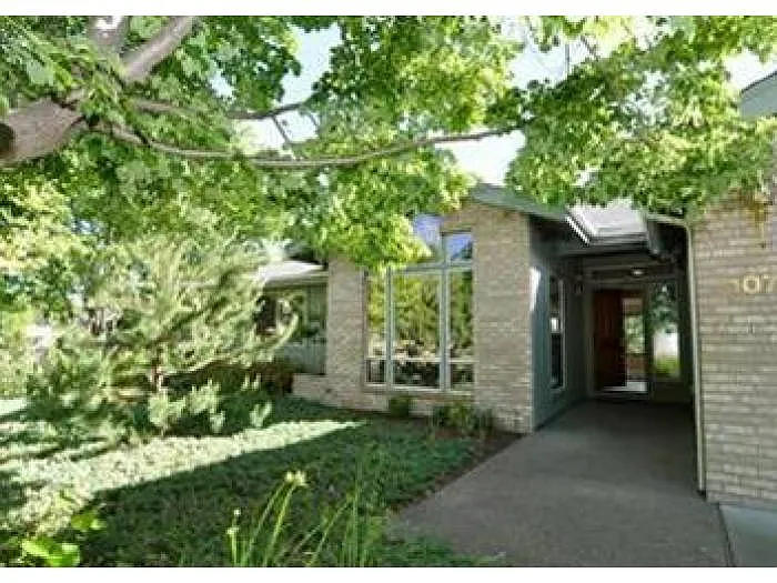 1072 Oak Knoll Dr photo 1