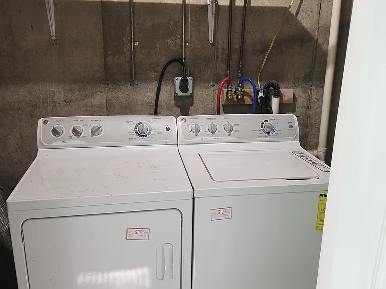 476 Plantation St — Photo 12