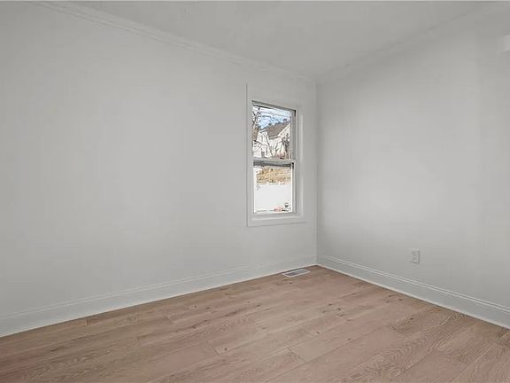 4th image of 11 Bettez St