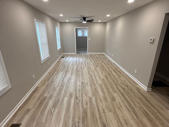 4th image of 2239 Carey Dr SE