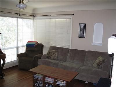 3rd image of 1106 Pioneer St