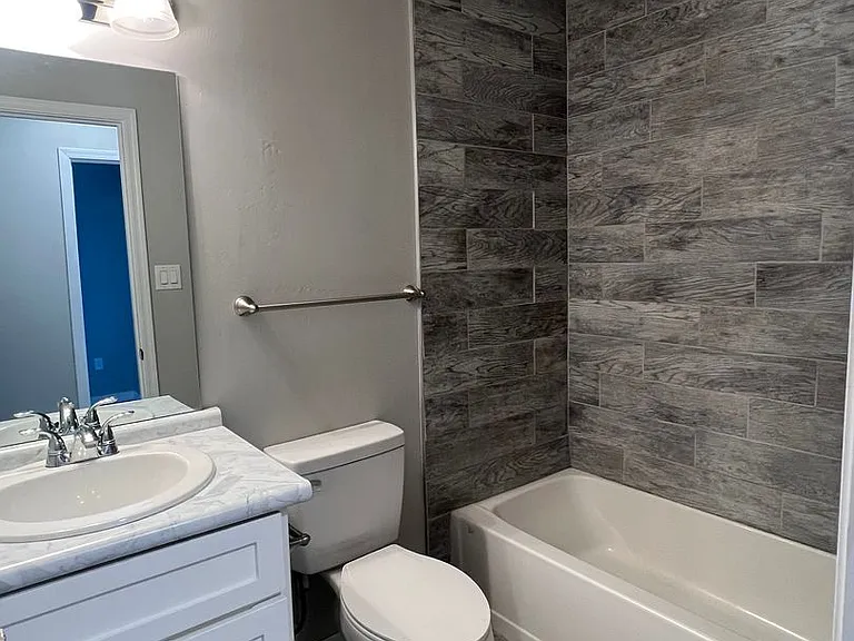 172 N 5th Ave — Photo 8