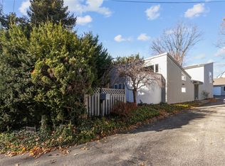 1 Franklin Rd, Great Neck, NY 11024