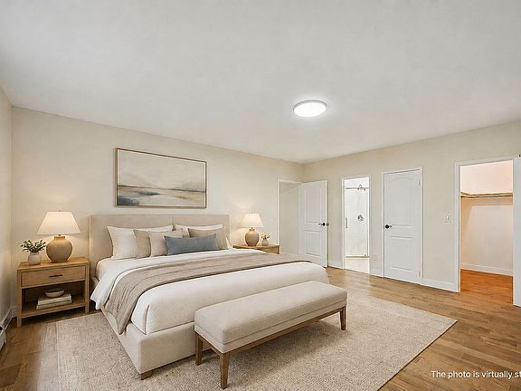 3rd image of 14726 Roosevelt Ave APT 1C