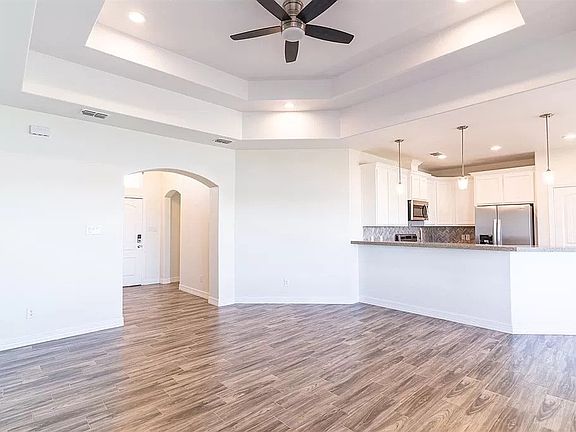 5th image of 40 Valdarama Dr