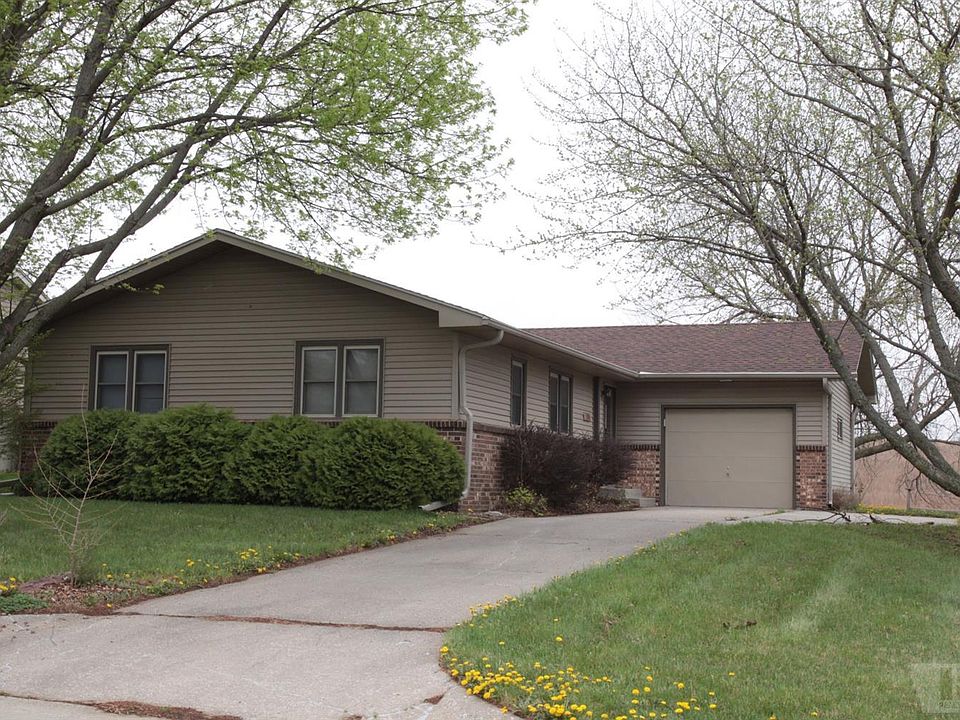 1st image of 1906 Woodfield Dr