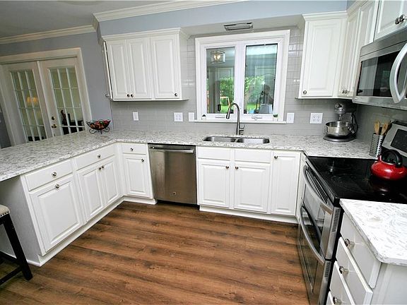 2nd image of 3431 Breezeway Dr
