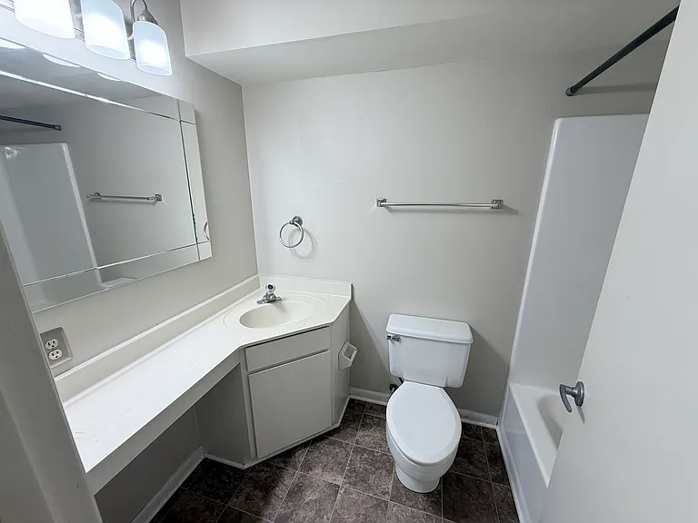 Hall bath across from second bedroom