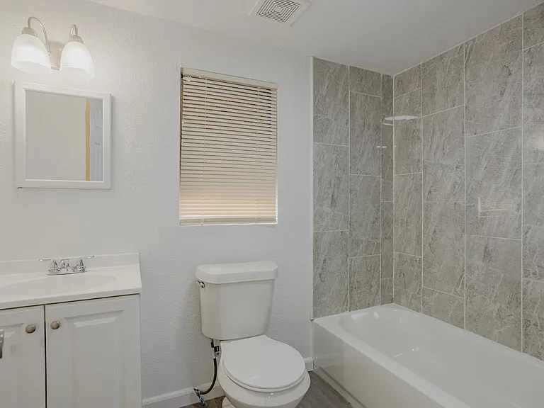 809 Wilson St — Photo 8