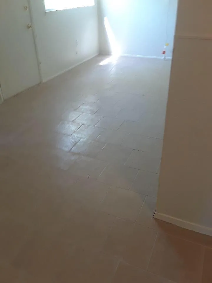3 bed, 1200 sqft, $750 — Photo 2