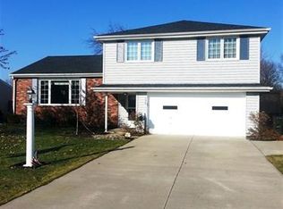 130 Illinois Cir, Elyria, OH 44035