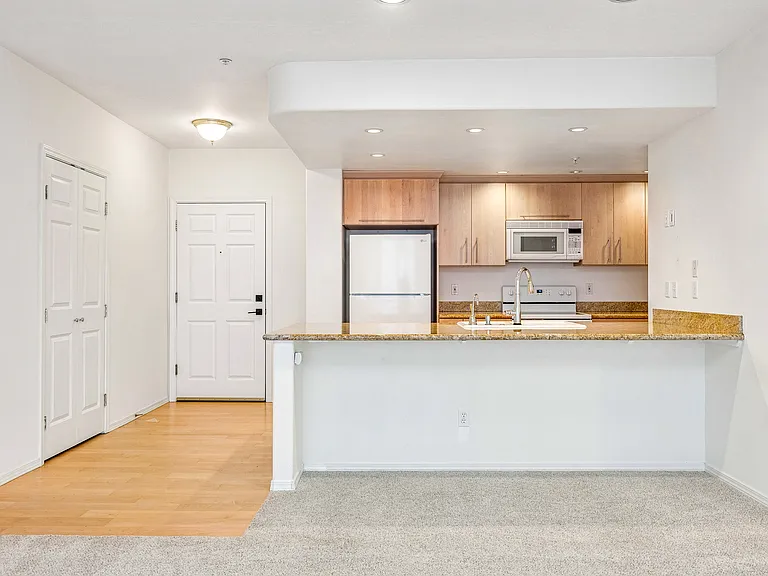 3221 SW Avalon Way #313 — Photo 6