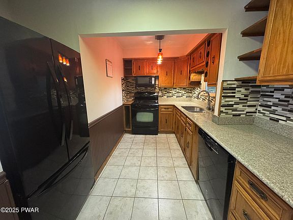 2nd image of 119 Linwood St