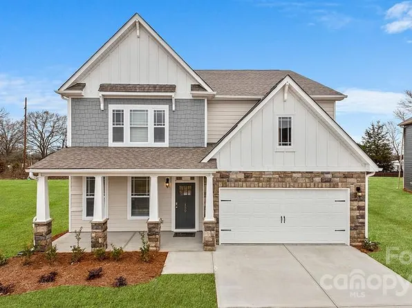 328 Fox Cove Rd, Hendersonville, NC 28792