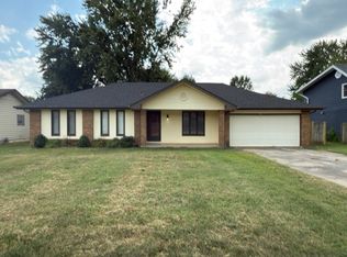 900 E Walnut Lawn St, Springfield, MO 65807