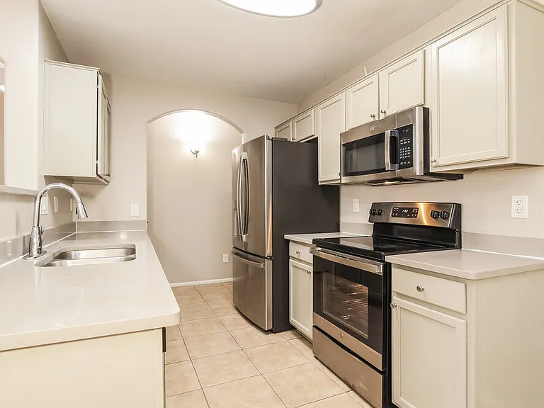 12508 W Windsor Blvd — Photo 6
