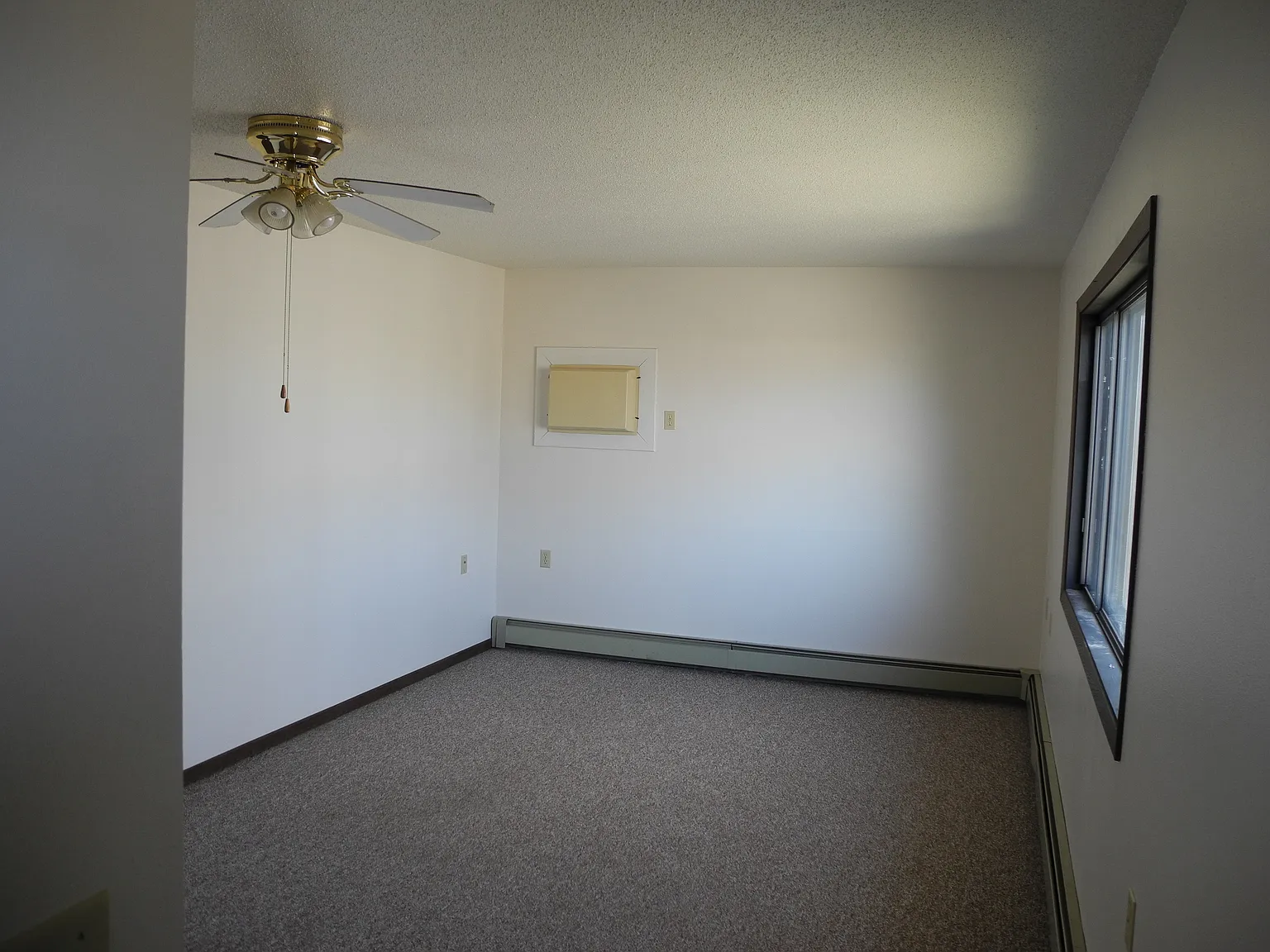2 bed, 750 sqft, $555 — Photo 3