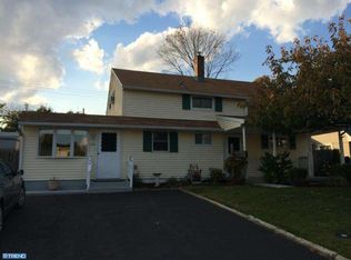 123 Goldengate Rd, Levittown, PA 19057