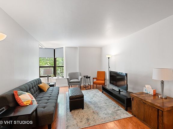 3rd image of 899 S Plymouth Ct APT 206