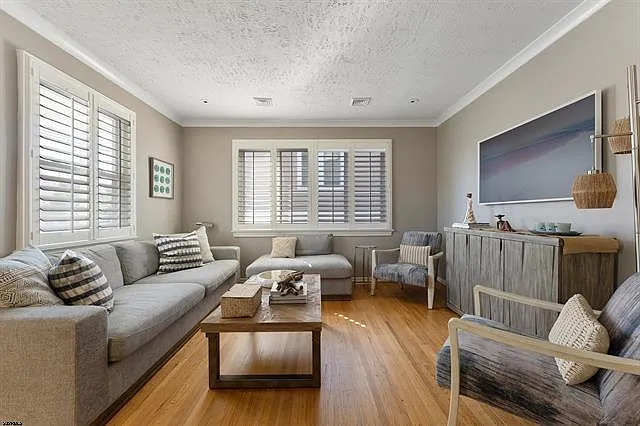 3 bed, 1088 sqft, $39,000 — Photo 3
