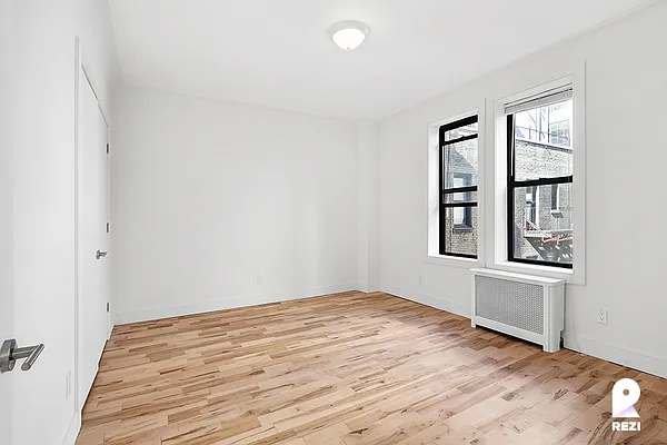 Rented by REZI | media 34