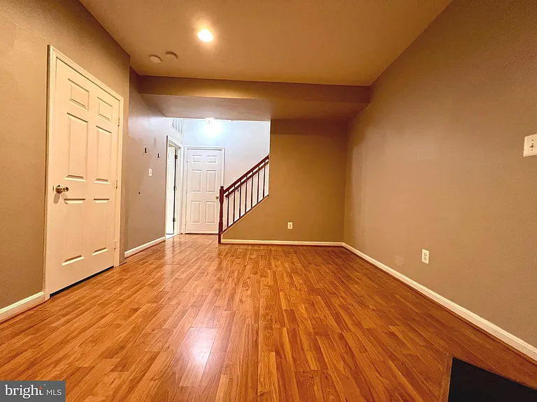 21831 Ladyslipper Sq — Photo 48