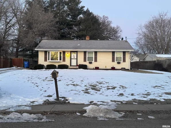 615 N 12th St, Petersburg, IL 62675