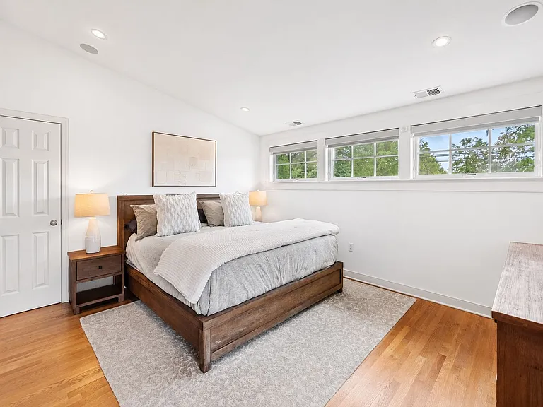 5213 Cathedral Ave NW — Photo 27