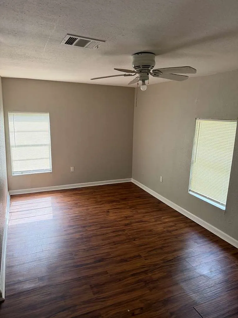 Property under renovations! — Photo 4