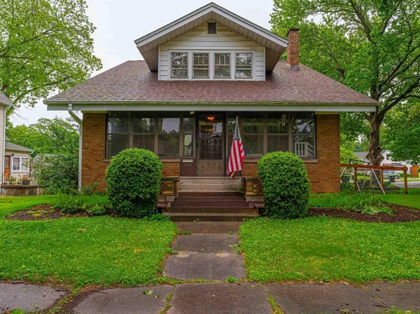 303 N Lafayette St, Mount Pulaski, IL 62548