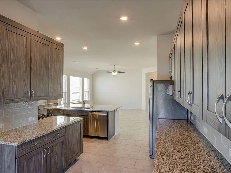 608 Saturnia Dr — Photo 13