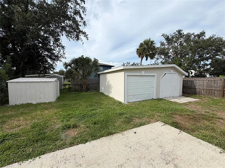 919 W Plymouth St — Photo 18