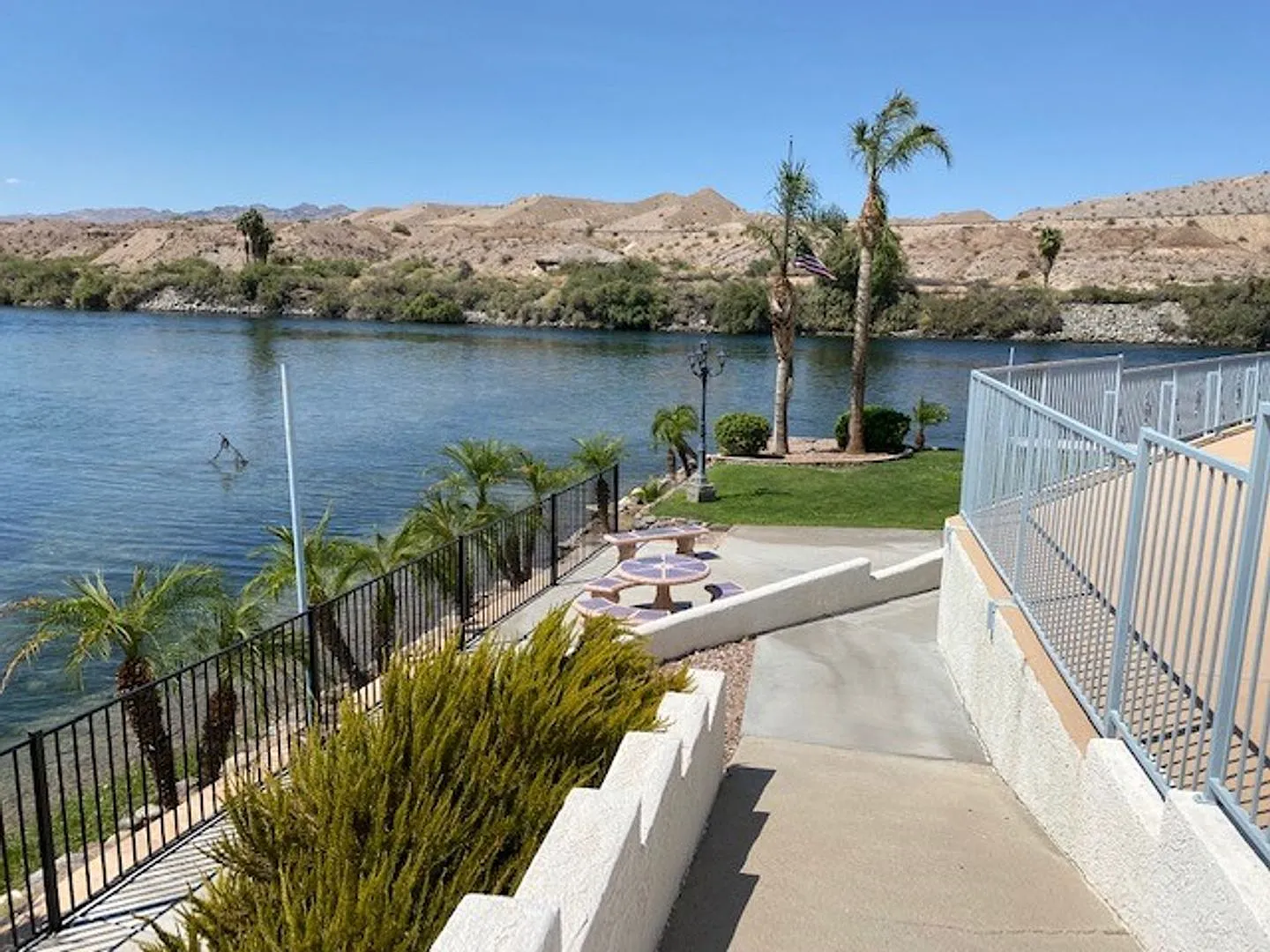 2br Waterfront Winter Vacation Rental Condo, Complex On The Waterfront Gated Complex Utilities In... — Photo 2