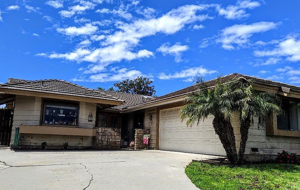 1st image of 1539 Petit Ave