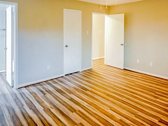 2nd image of 22838 Capitol Landing Ln