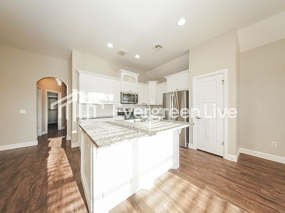 5th image of 617 S Avery St