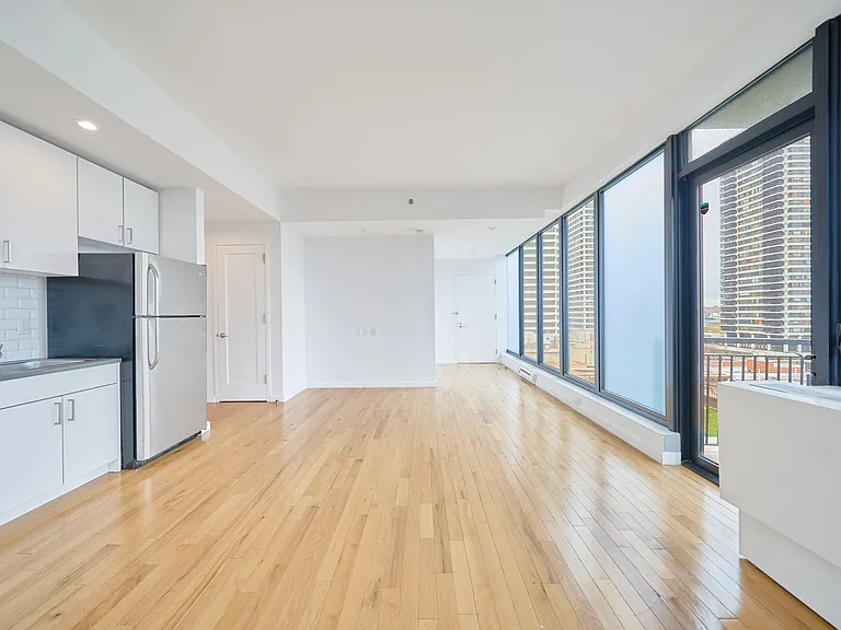2211 3rd Ave #9-B — Photo 2