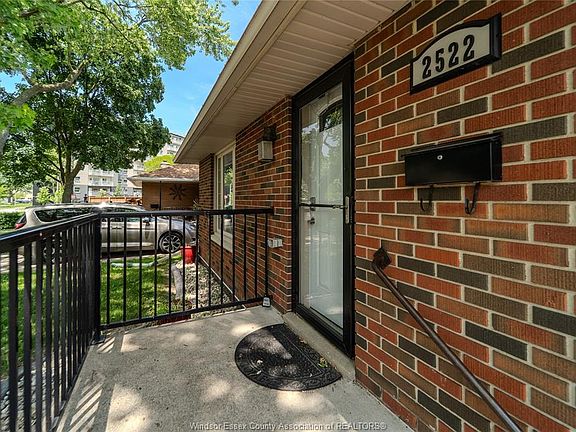 4th image of 2522 Armstrong Ave