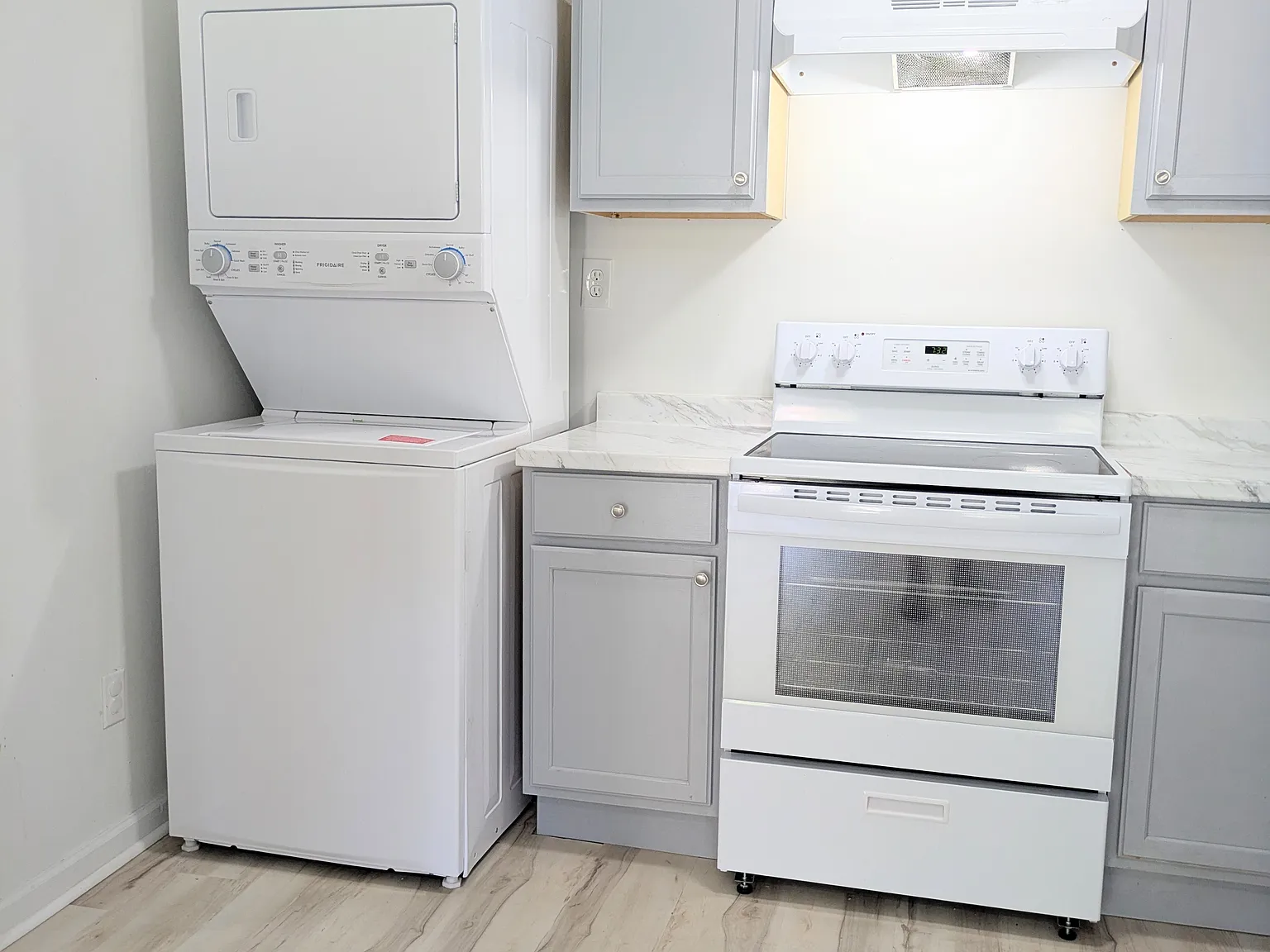 2 bed, 965 sqft, $1,299 — Photo 2
