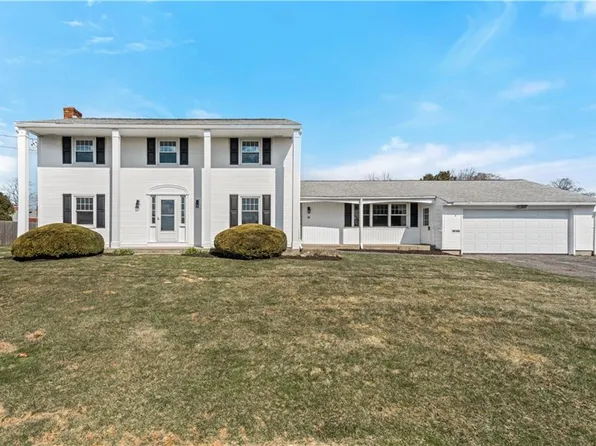 594 Algonquin Dr, Warwick, RI 02888