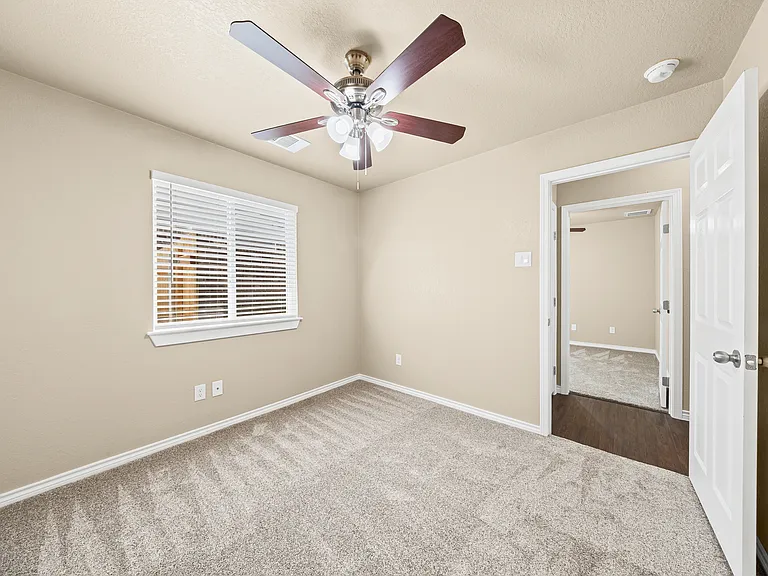 7920 Hawthorn — Photo 18