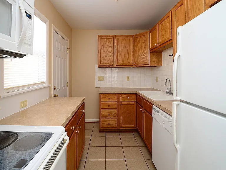 5918 Sahler St — Photo 8