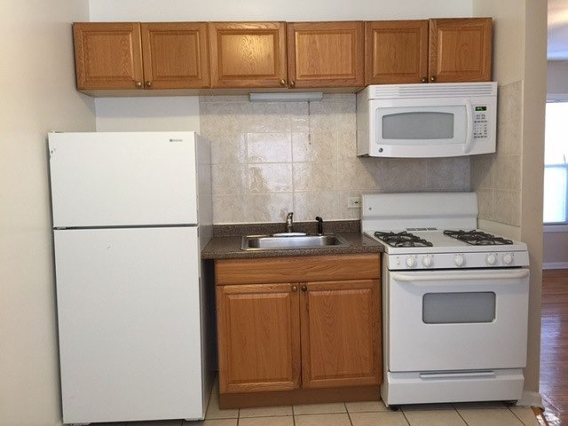 1st image of 1352 1/2 W Argyle St APT 3E