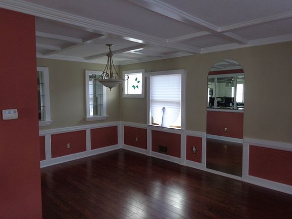 4th image of 452 Ashland Ave