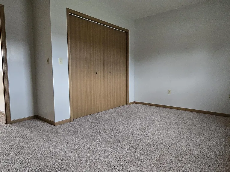 109 Marcus Dr — Photo 3