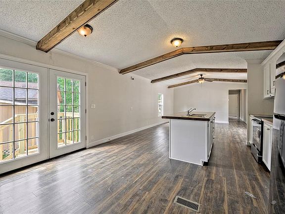 3rd image of 19346 Forest Lane Cir