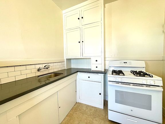 4th image of 2045 Cabrillo St #10