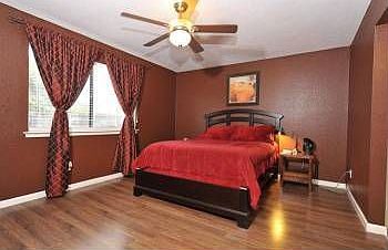 4th image of 904 Peggotty Pl