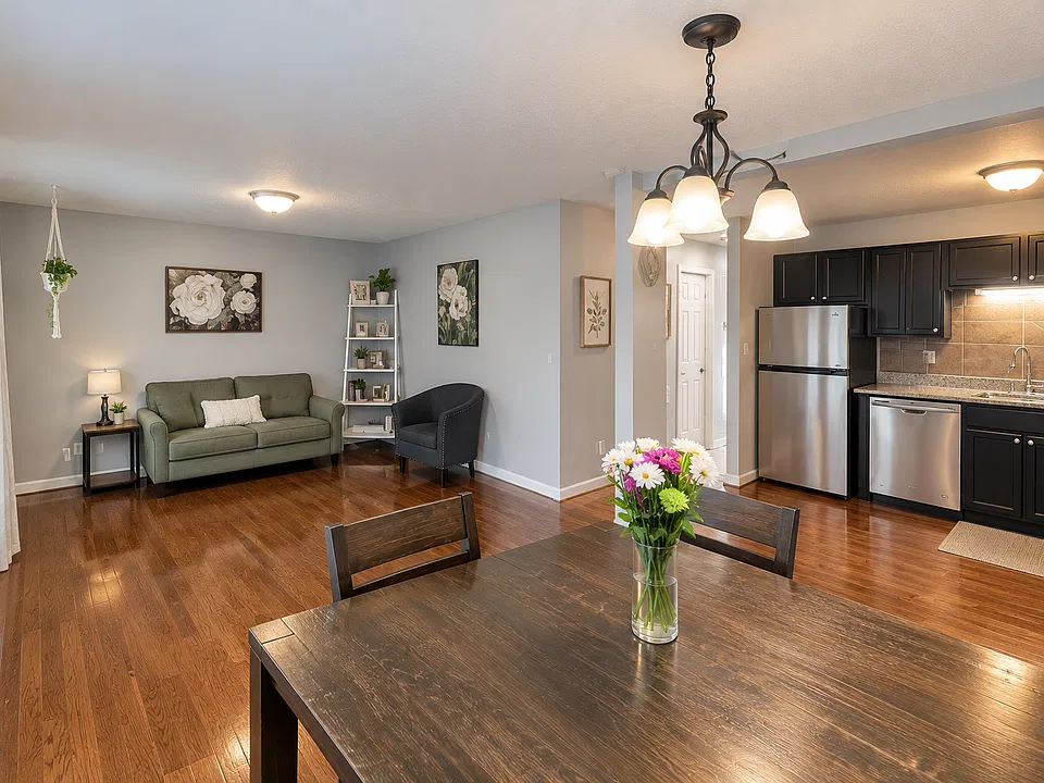 7112 Van Buren Ct