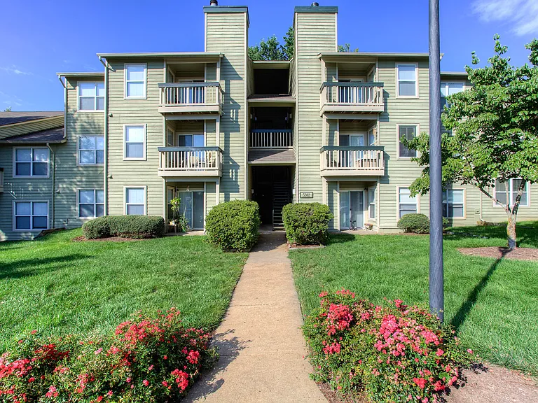 Hunter's Chase Apartments — Photo 25